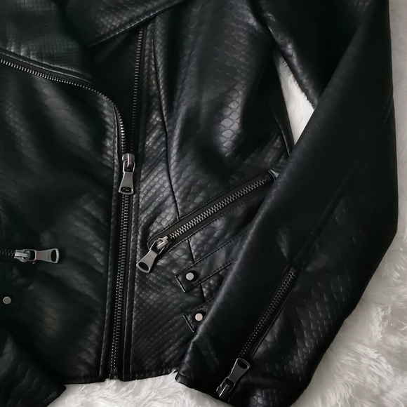 Women's Guess Jacket - Picture 3 of 6